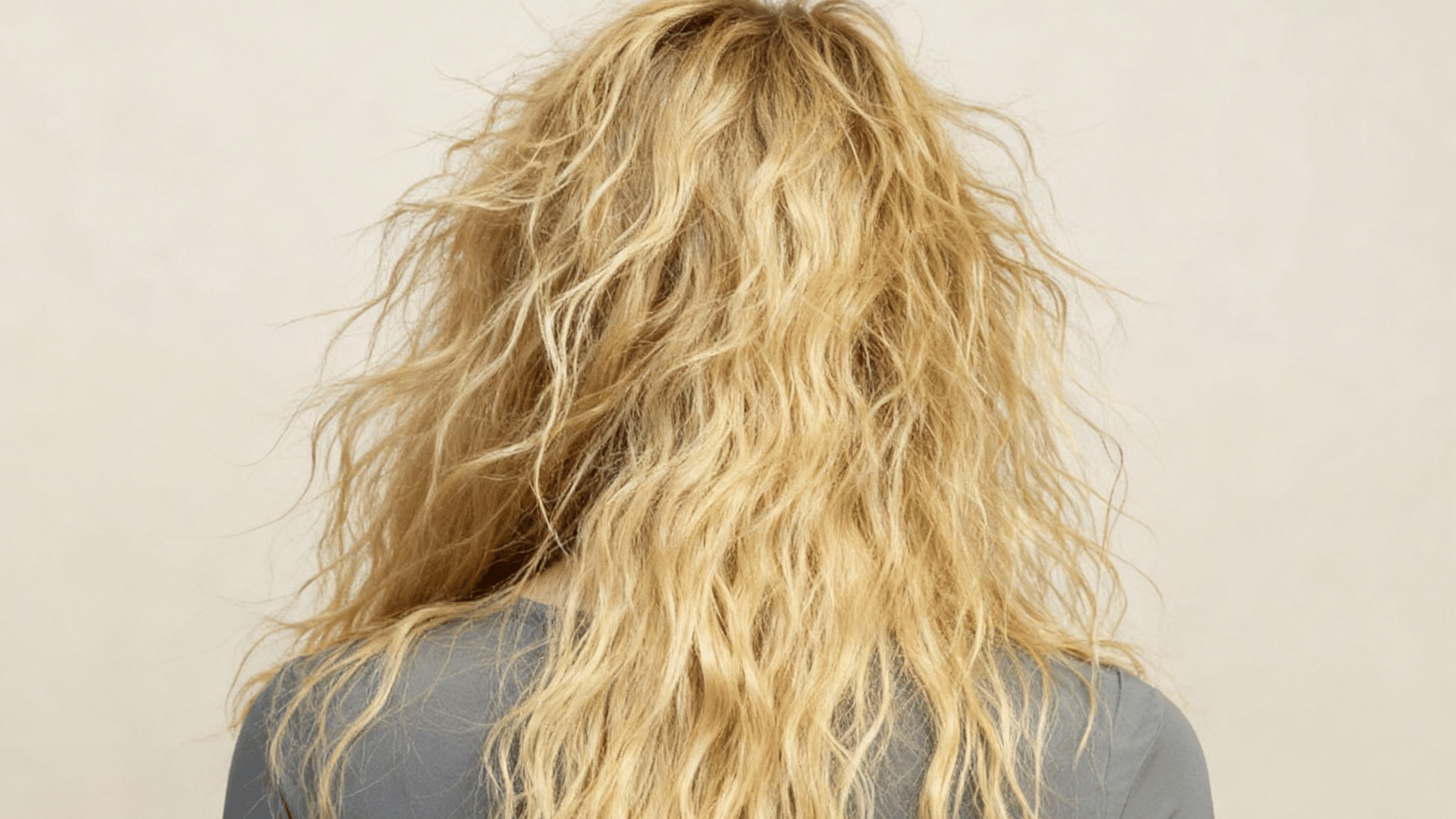 What Does Frizzy Hair Look Like Signs, Causes, and Fixes