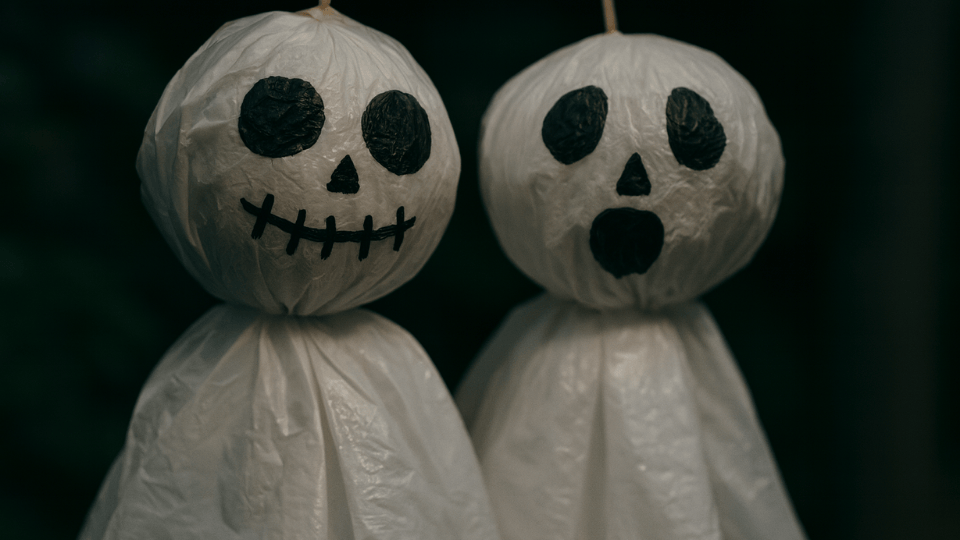 Ghostly Figures halloween decor ideas